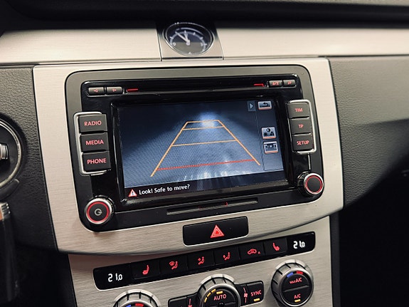 Volkswagen Passat Alltrack 23 of 26