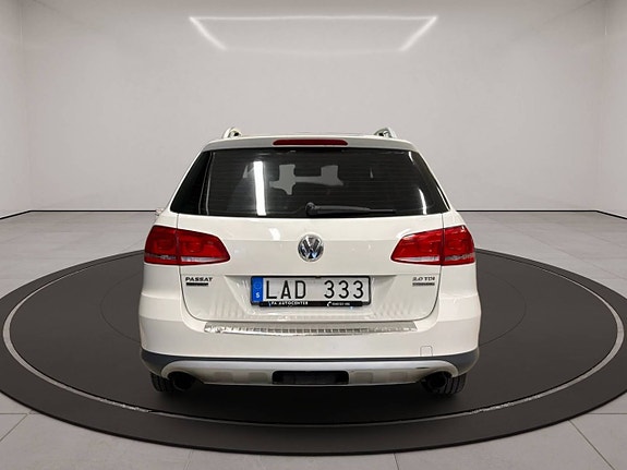 Volkswagen Passat Alltrack 11 of 26