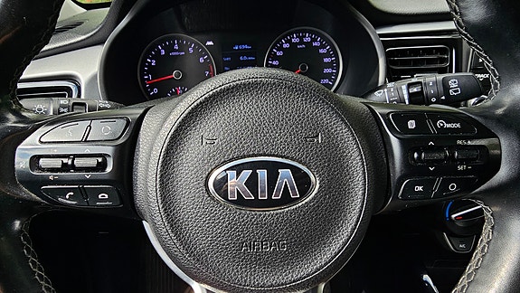 Kia Rio 9 of 16