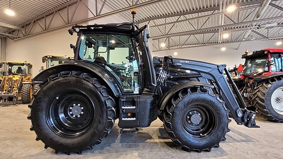 Valtra N155E Versu / TwinTrac / Lastare / Front PTO 7 of 12