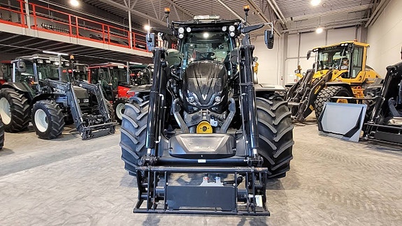 Valtra N155E Versu / TwinTrac / Lastare / Front PTO 4 of 12
