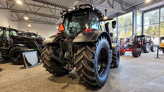 Valtra N155E Versu / TwinTrac / Lastare / Front PTO 8 of 12