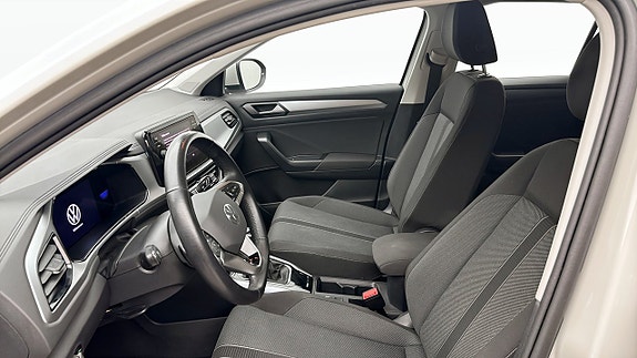 Volkswagen T-Roc 8 of 12