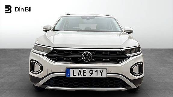 Volkswagen T-Roc 4 of 12