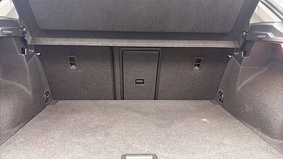 Volkswagen T-Roc 12 of 12