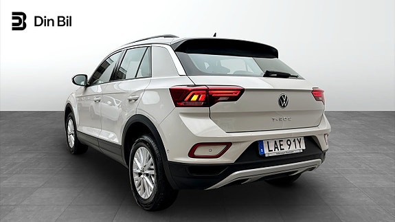 Volkswagen T-Roc 3 of 12