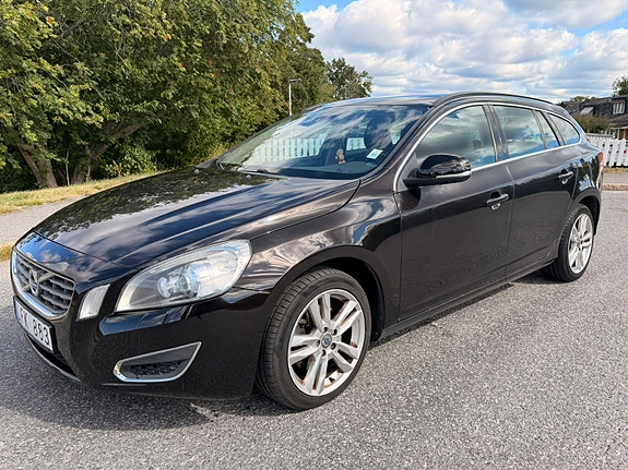 Volvo V60 2 of 8