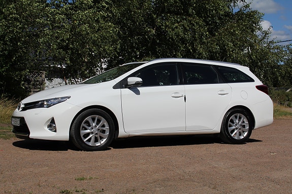 Toyota Auris 5 of 10