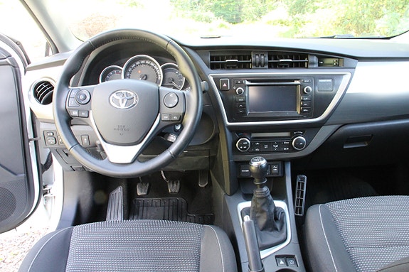 Toyota Auris 7 of 10