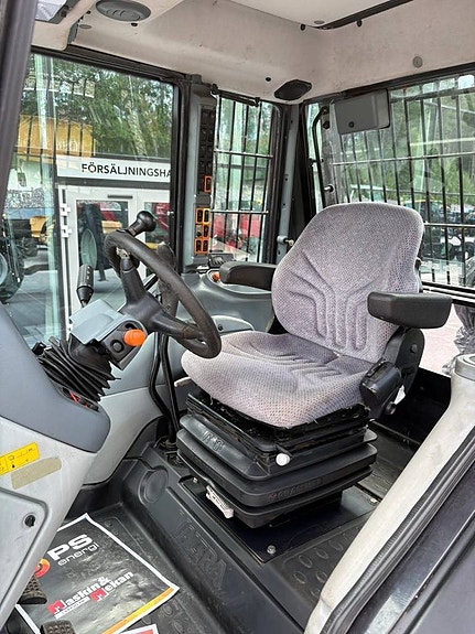 Valtra A93 HiTech + Moheda 101-4WD M40 11 of 12