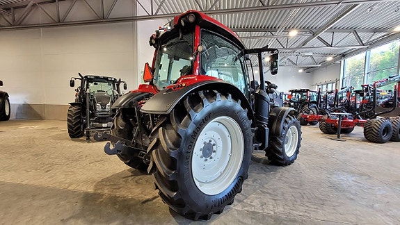 Valtra N124 HiTech / Lastare / Frontlyft / Front PTO 8 of 12