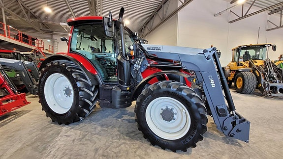 Valtra N124 HiTech / Lastare / Frontlyft / Front PTO 6 of 12