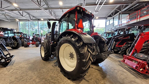 Valtra N124 HiTech / Lastare / Frontlyft / Front PTO 10 of 12