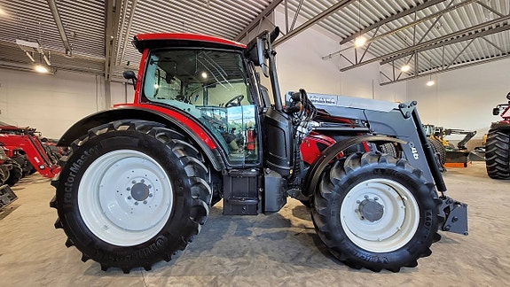 Valtra N124 HiTech / Lastare / Frontlyft / Front PTO 7 of 12