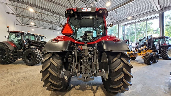 Valtra N124 HiTech / Lastare / Frontlyft / Front PTO 9 of 12