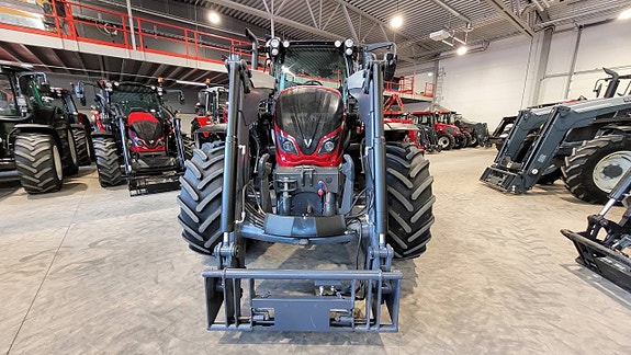 Valtra N124 HiTech / Lastare / Frontlyft / Front PTO 4 of 12