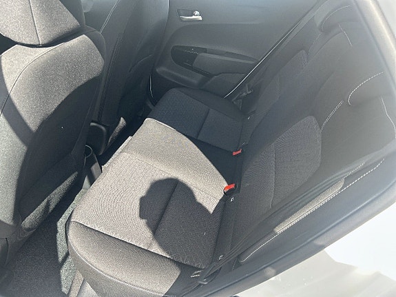 Kia Picanto 9 of 20