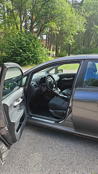 Toyota Auris 4 of 14