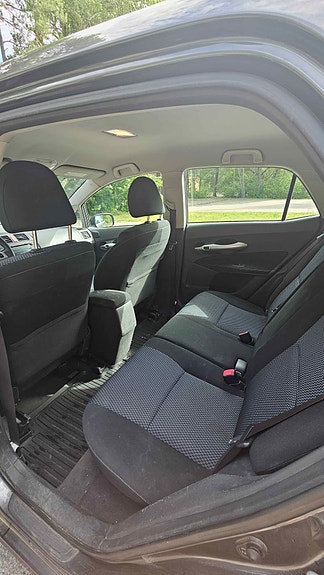 Toyota Auris 8 of 14