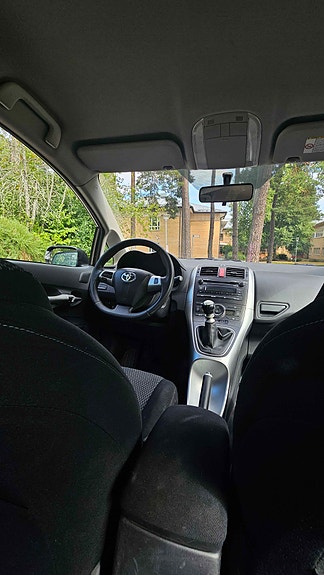 Toyota Auris 7 of 14