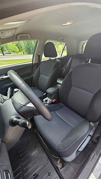 Toyota Auris 6 of 14