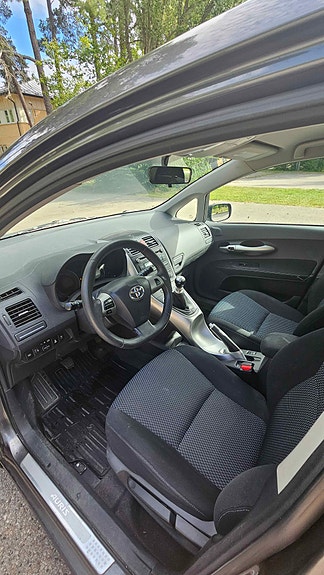 Toyota Auris 5 of 14