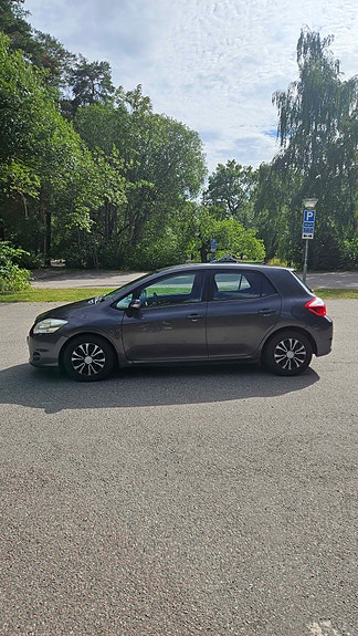 Toyota Auris 2 of 14