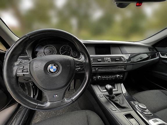 BMW 520d 4 of 5