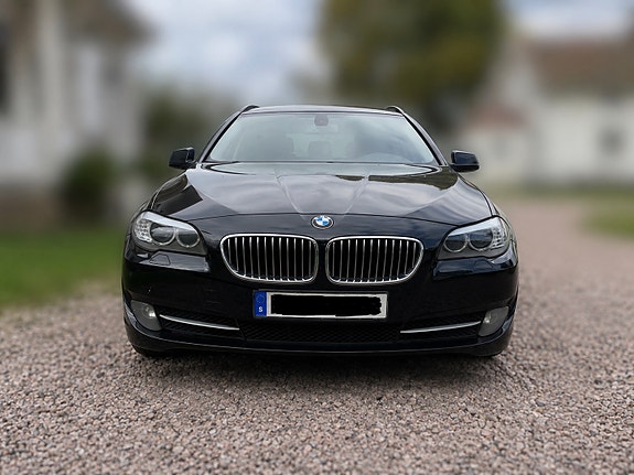BMW 520d 2 of 5