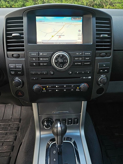 Nissan Navara 9 of 15