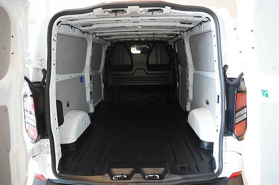 Ford Transit Custom 6 of 10
