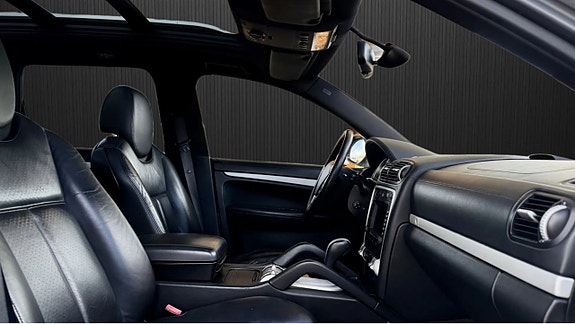 Porsche Cayenne S 10 of 12