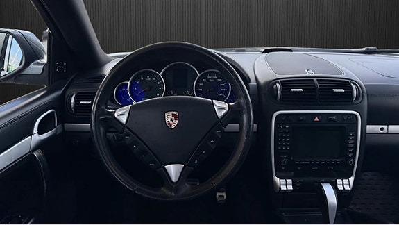 Porsche Cayenne S 9 of 12