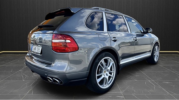 Porsche Cayenne S 4 of 12