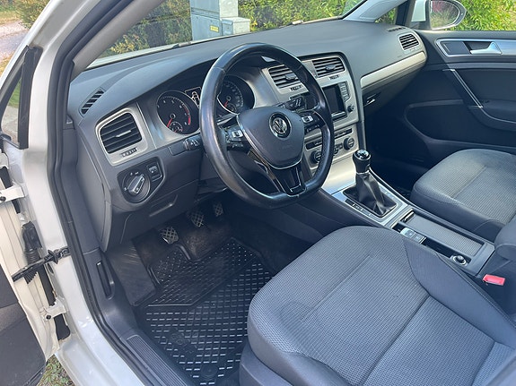 Volkswagen Golf VII 5 of 8