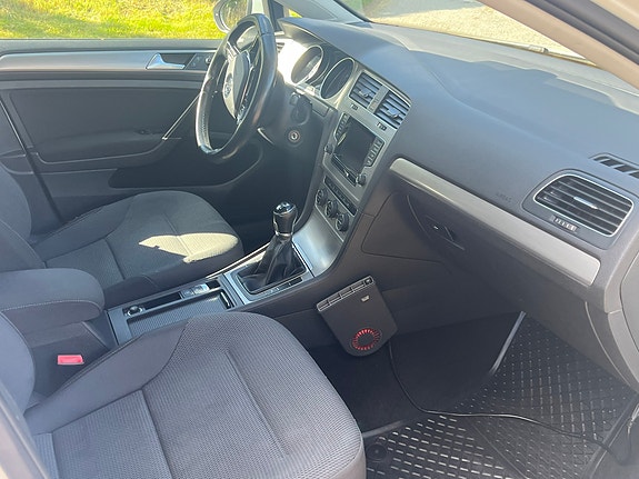 Volkswagen Golf VII 6 of 8