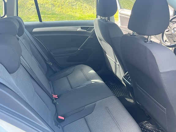 Volkswagen Golf VII 7 of 8