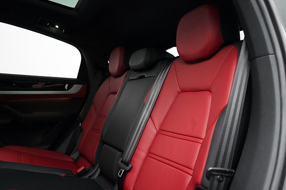 Porsche Cayenne 9 of 30