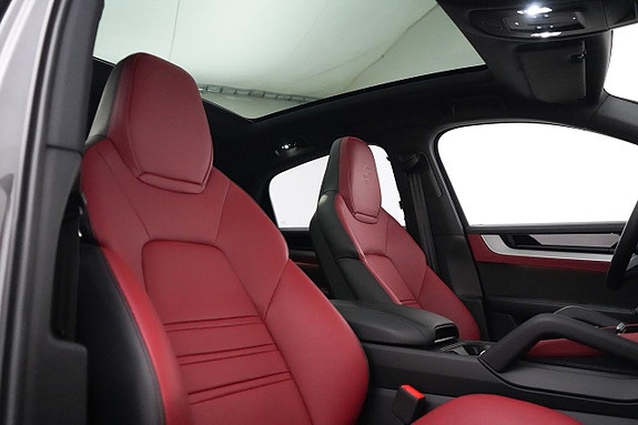 Porsche Cayenne 24 of 30