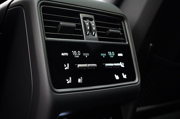 Porsche Cayenne 8 of 30