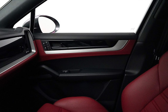 Porsche Cayenne 21 of 30