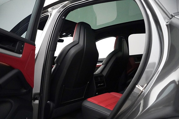 Porsche Cayenne 7 of 30