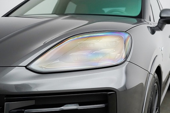 Porsche Cayenne 30 of 30