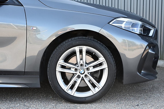 BMW 118i 4 of 19