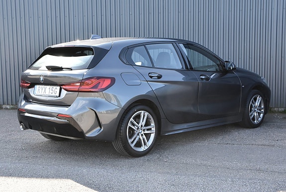 BMW 118i 2 of 19