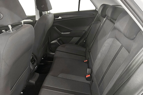 Volkswagen T-Roc 16 of 23