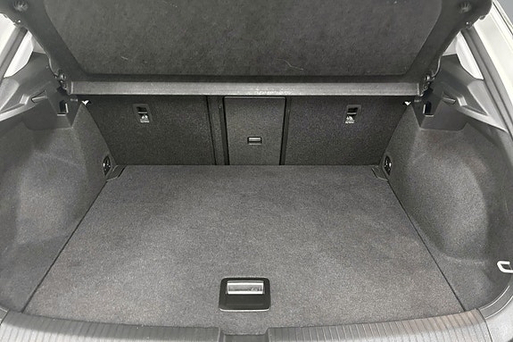 Volkswagen T-Roc 17 of 23