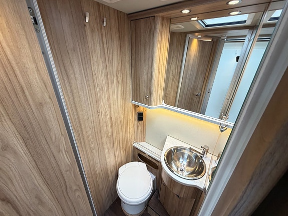 Hymer B 698 CL - Queenbed - Alde - Automat - Ugn - 16 of 20