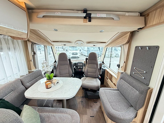 Hymer B 698 CL - Queenbed - Alde - Automat - Ugn - 19 of 20
