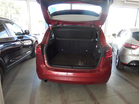 BMW 218i 3 of 4